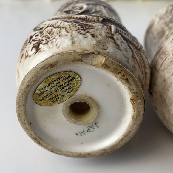 Vintage Country Charm Large Salt and Pepper Shakers - Picture 11 of 14